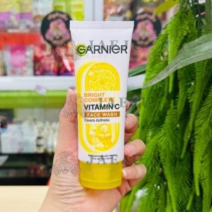 Garnier bright complete vitamin c face wash clears dullness การ์นิเย่ ไบร์ท คอมพลีก วิตามินซี เฟส วอช โฟมล้างหน้า